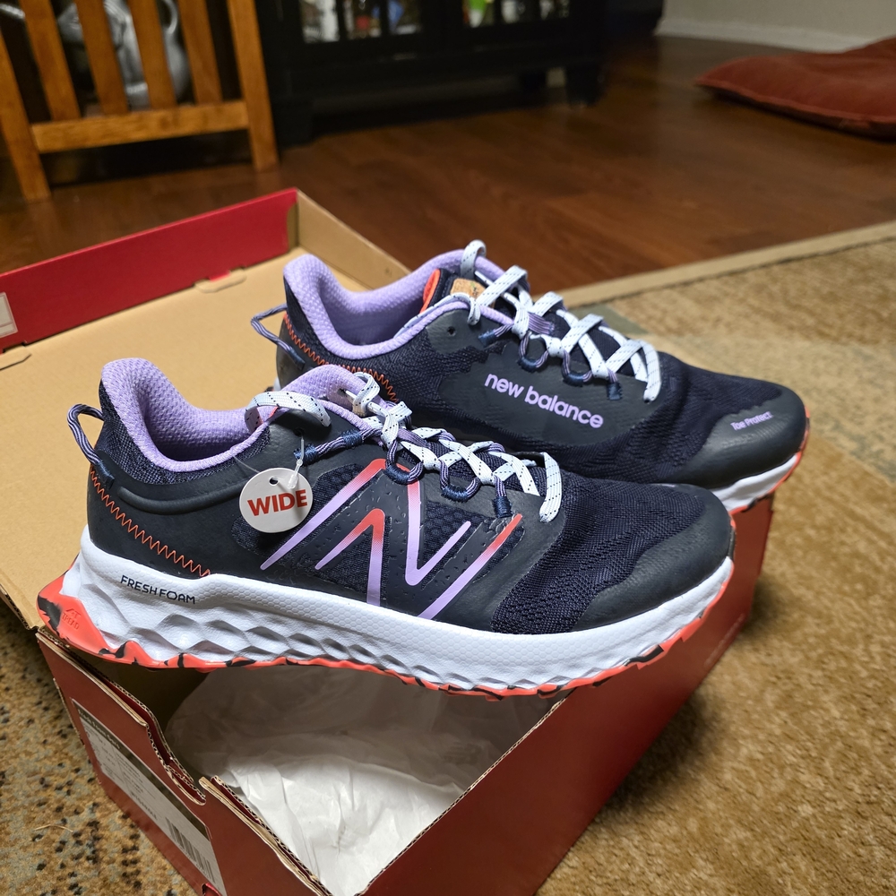 New Balance Fresh Foam Garo Trail Running Shoes Size 9 WIDE